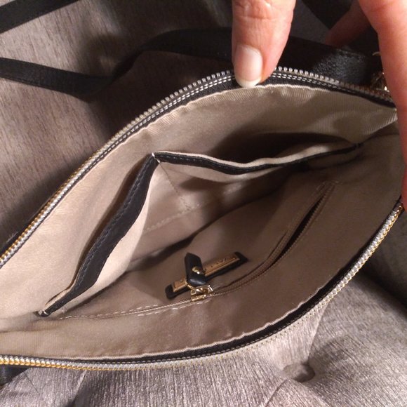 Genuine Leather Valentina Italia Crossbody Purse. - Picture 3 of 7